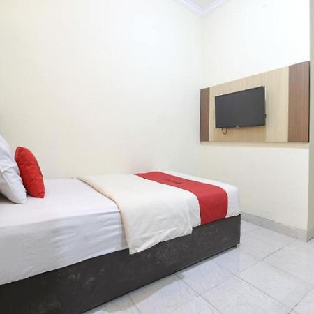 Reddoorz Plus Near Stadion Mandala Krida Jogjacarta Exterior foto