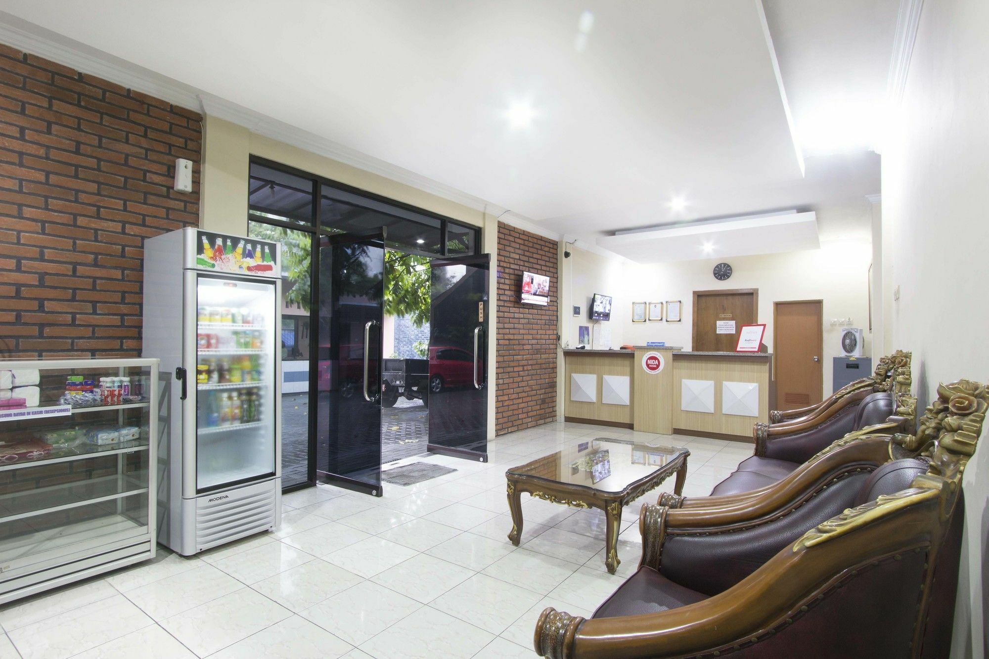 Reddoorz Plus Near Stadion Mandala Krida Jogjacarta Exterior foto