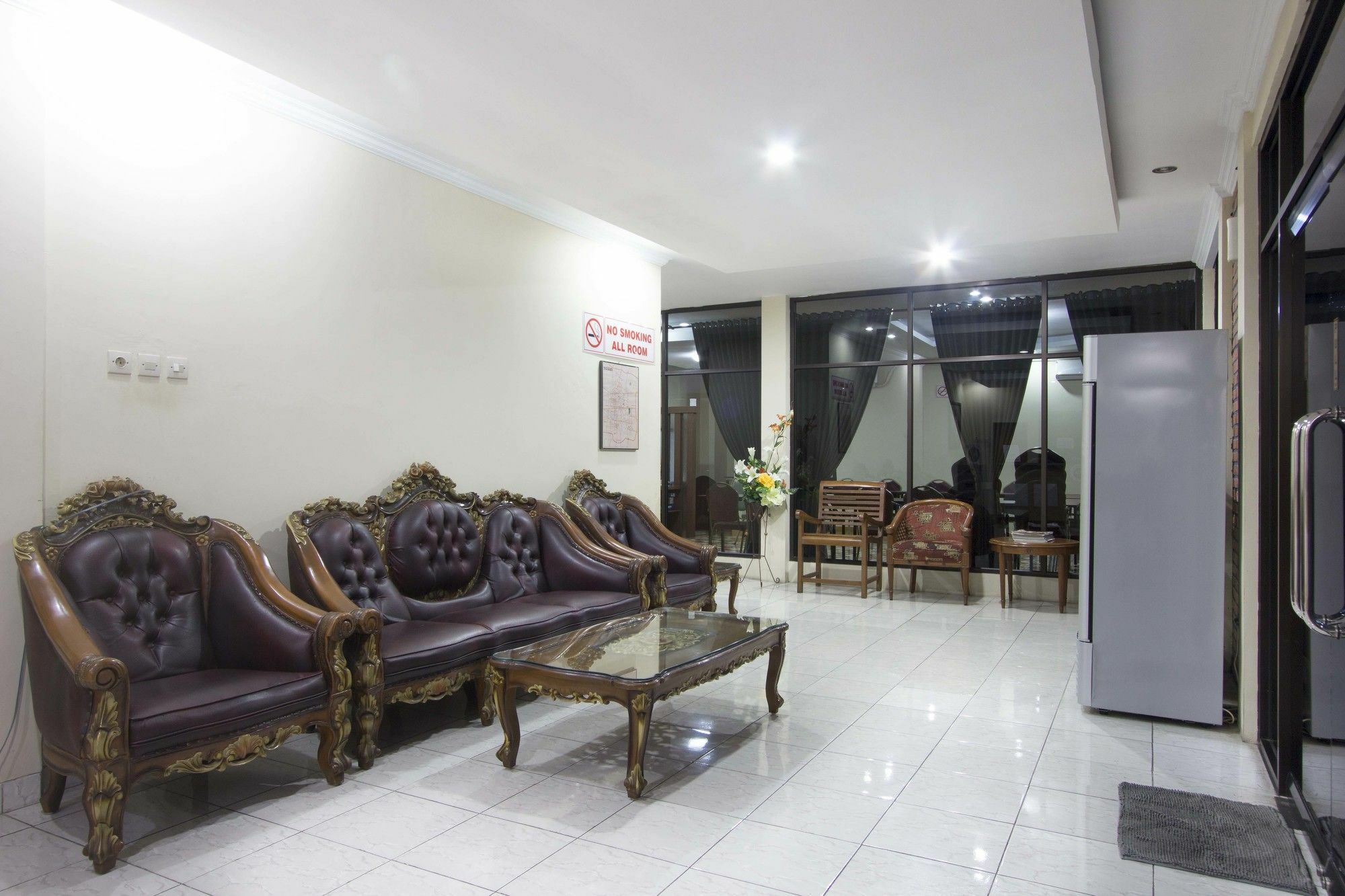 Reddoorz Plus Near Stadion Mandala Krida Jogjacarta Exterior foto